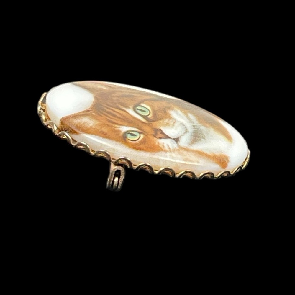 Vintage Orange Tabby Cat Porcelain Brooch Pin Gold Filigree Oval Figural 1.5" - Picture 3 of 6